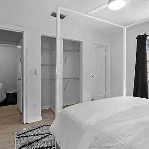 Zebra House - Close 2 Tampabay Has To Offer Holiday home