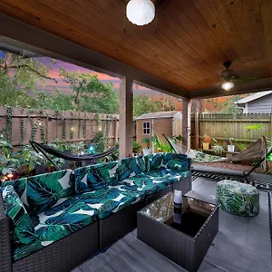 Zen Jungle House By Busch Gardens Sleeps 12 With Outdoor Games & Detached Play Space! Holiday home